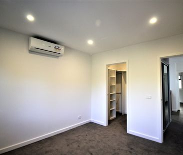 THREE BEDROOM TOWNHOUSE IN SOUGHT AFTER LOCATION! - Photo 2
