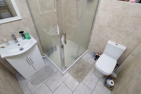 Room in a Shared House, Stafford Road, SO15 - Photo 5