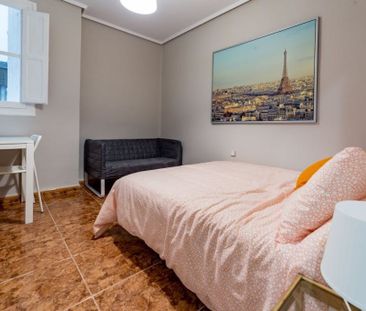 Calle Marqués de Zenete, Valencia, Valencian Community 46007 - Photo 2