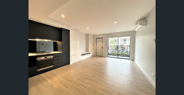 Modern & Stylish One Bedroom Apartment - Photo 1