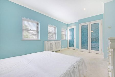 2 bedroom house in London - Photo 4