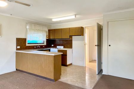 Neat & Tidy Unit in Central Location - Photo 3