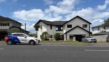 Designed for large-scale living and entertaining - Photo 3