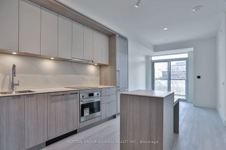For Lease - 6 Greenbriar Road, Toronto, Ontario - Photo 4