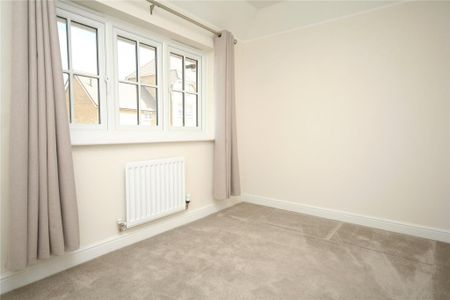 4 bedroom detached house to rent - Photo 3