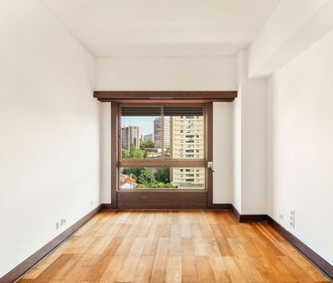 4 Bedroom Apartment with parking, Estrada da Luz, Lisboa - Photo 1