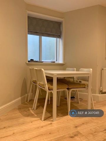 3 bedroom flat to rent - Photo 3