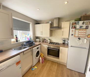 2 bedroom end of terrace house to rent - Photo 2