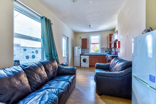 5 bedroom house to rent - Photo 1