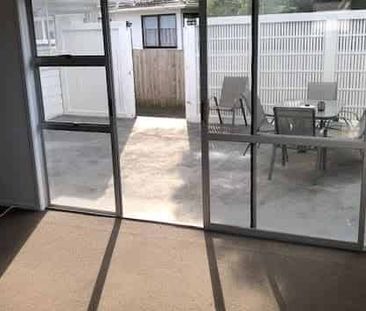 Charming 3-Bedroom House in Auckland's Henderson A - Photo 3