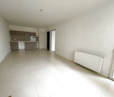 Location Appartement 2 pièces 45m² LA CHAPELLE EN SERVAL 60520 - Photo 2