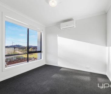 Captivating Brand-New Townhouse in Thornhill Park - Photo 4