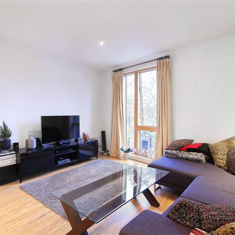 1 bedroom flat in Clapham - Photo 1