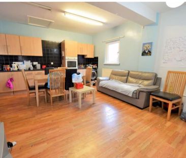 6 Bed - 3 Chiswick Street, Hyde Park, Leeds - LS6 1QE - Student - Photo 2