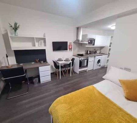 Studio Silver - Photo 4