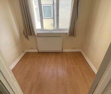 3 Bed Terraced House, Masterman Road, E6 - Photo 3