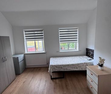 Room in a Shared House, Compton Crescent, N17 - Photo 6