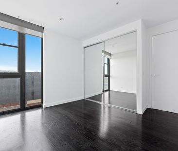 Stunning Two Bedroom Apartment with City Views! - Photo 1