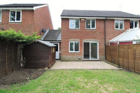 3 bedroom semi-detached house to rent - Photo 3
