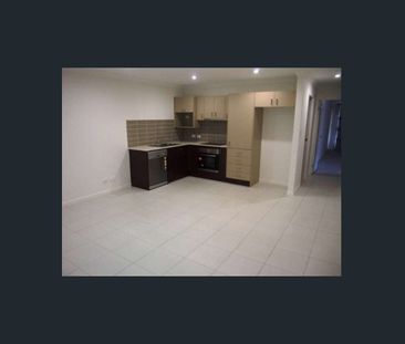 Simple, easy living...2 bedroom 1 bathroom home - Photo 2