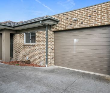 Spacious 2-Bedroom Unit with Courtyard and Modern Amenities - Photo 1