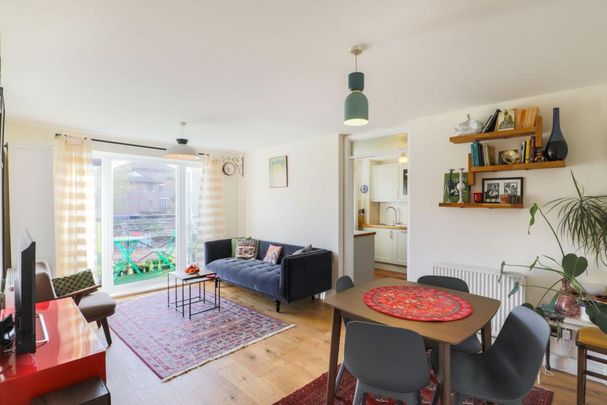 2 Bed Flat, Sunningdale Close, SE16 - Photo 1
