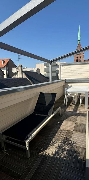 À LOUER ! Magnifique appartement meublé en duplex de 4/5 pièces avec terrasse, idéalement situé dans une copropriété de charme au cœur de Strasbourg - Photo 1