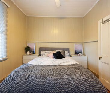 Character Cottage in Sought-After East Toowoomba! - Photo 2