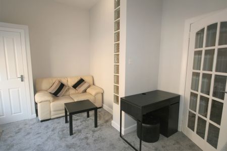 Stock St, Bright 1 Bed Furnished Apartment – Available 23/02/2026 - Photo 3