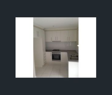 Chic 2-Bedroom Unit in Prime Location – Walk to Everything??? - Photo 2