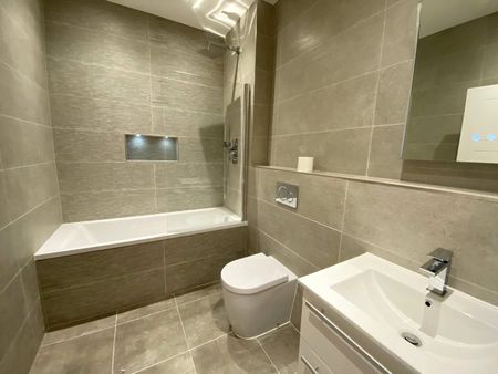 2 bedroom Flat in Lavenir, Bracknell - Photo 4