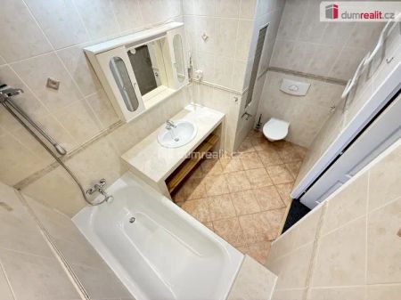 Pronájem světlého bytu 3+1 se dvěma balkony | Kralupy nad Vltavou – sídliště Hůrka - Fotografie 4