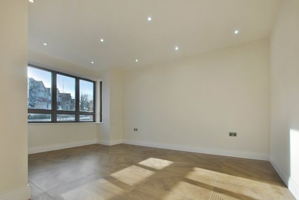 Pollards Hill North, London - Photo 1