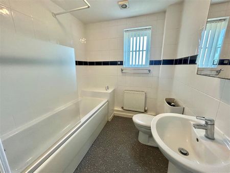 Wessex Drive, Giltbrook, NOTTINGHAM - Photo 4