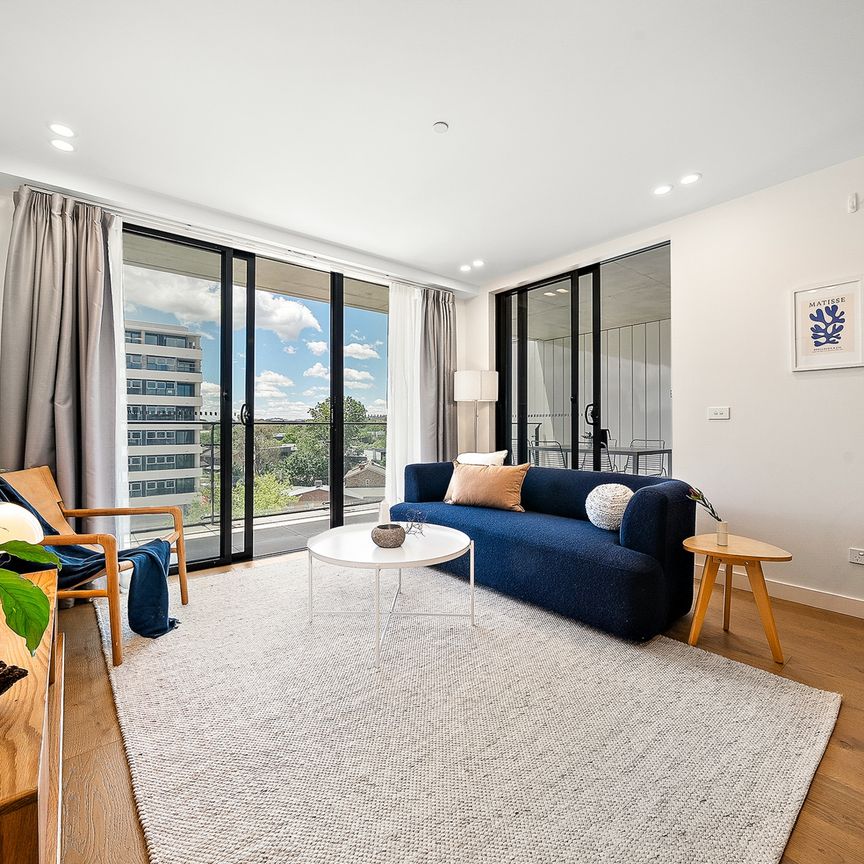 Sunlit Spaces and Scenic Views - Photo 1