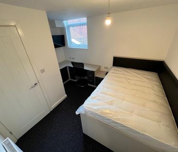 5 bedroom terraced house to rent - Photo 4