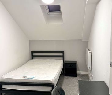 Flat 2 Room 1 - Photo 2