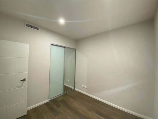 “5 Bedroom Duplex Townhouse with guest room downstairs for Lease!” - Photo 1