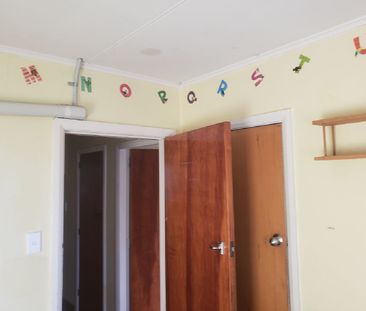 Three bedroom home in handy location - Photo 6