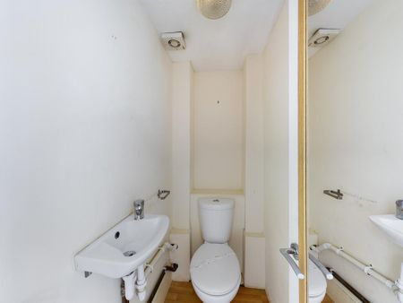 3 bedroom maisonette to rent - Photo 2