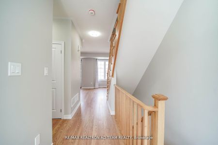 For Lease - 13 Hallmark Way, Whitby, Ontario - Photo 5