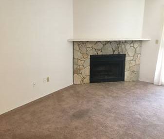 Large two bedroom TH with decorative fireplaces - Photo 1