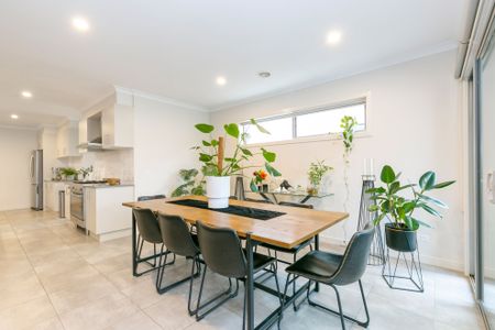 Stunning 4-Bedroom Home in Greenvale - Photo 4