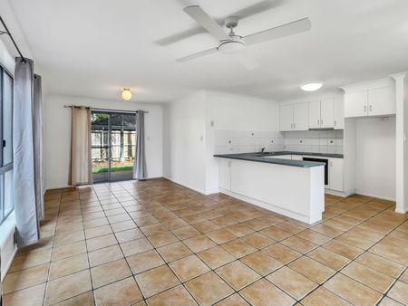 Quiet & Convenient Byron Bay Living - Walk To The General Store, Town & Beaches - Photo 2