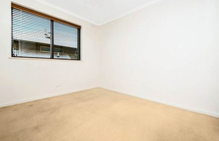 Charming 1-Bedroom Unit with Courtyard in a Premium Yarraville Location - Photo 4