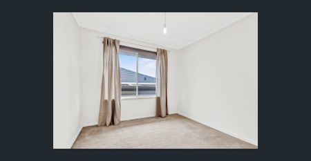 Spacious 3 Bedroom Home! - Photo 3