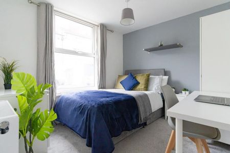 Stansted #72 - Photo 4