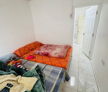 1 Bed Flat, Ground Floor, LU3 - Photo 3