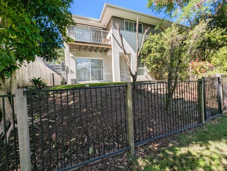 Modern Townhouse Overlooking Parkland - Photo 4