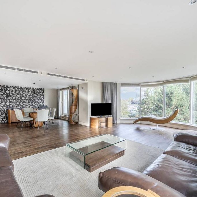 3 bedroom flat to rent - Photo 1